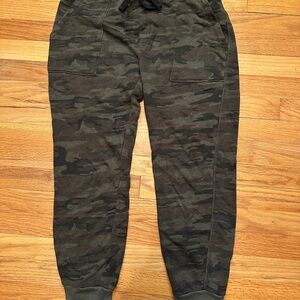 Sanctuary Camo Knit Joggers - Ultra Soft & Stylish!